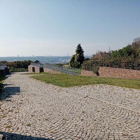 Apartman U Metra, 4 Hoste, Parking Free, Blizko O2 Arena Prag Dış mekan fotoğraf