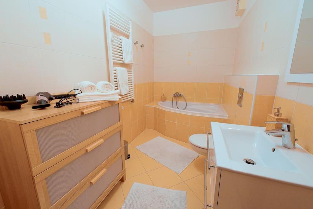 Apartman U Metra, 4 Hoste, Parking Free, Blizko O2 Arena Prag Dış mekan fotoğraf