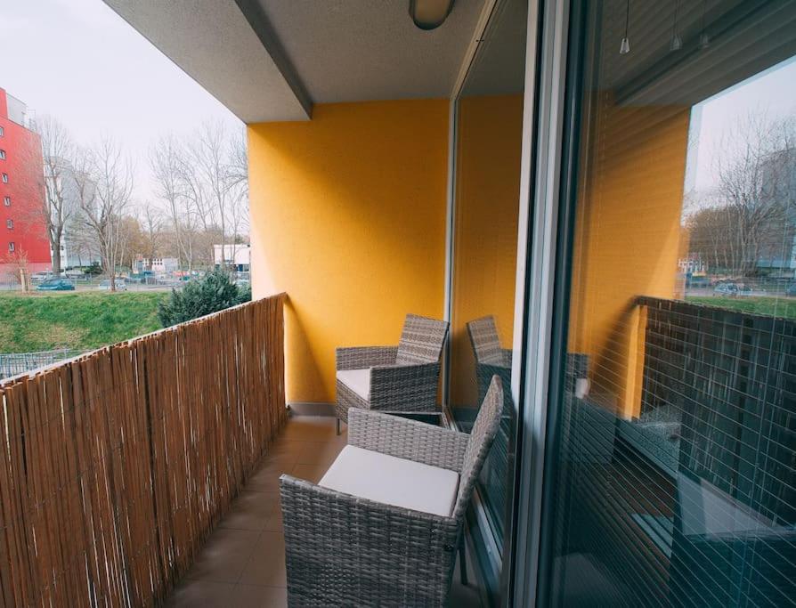 Apartman U Metra, 4 Hoste, Parking Free, Blizko O2 Arena Prag Dış mekan fotoğraf